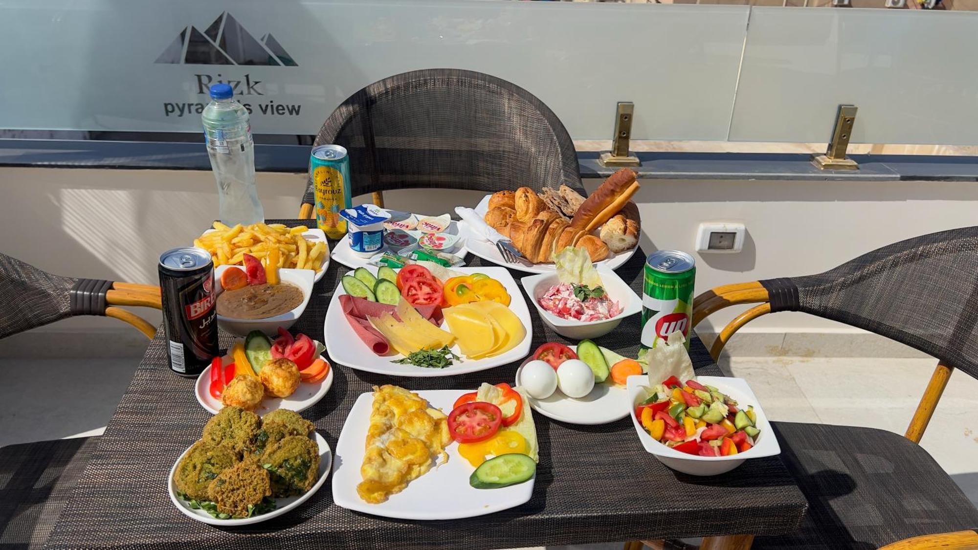 Rizk Pyramids View Hotel Kafret el-Gabal Exteriör bild